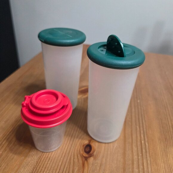 Vintage Tupperware One Touch Salt & Pepper Shaker set - Picture 7 of 7